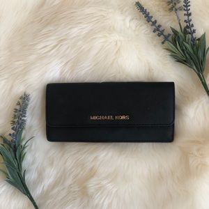 Michael Kors Jet Set Travel Leather Wallet